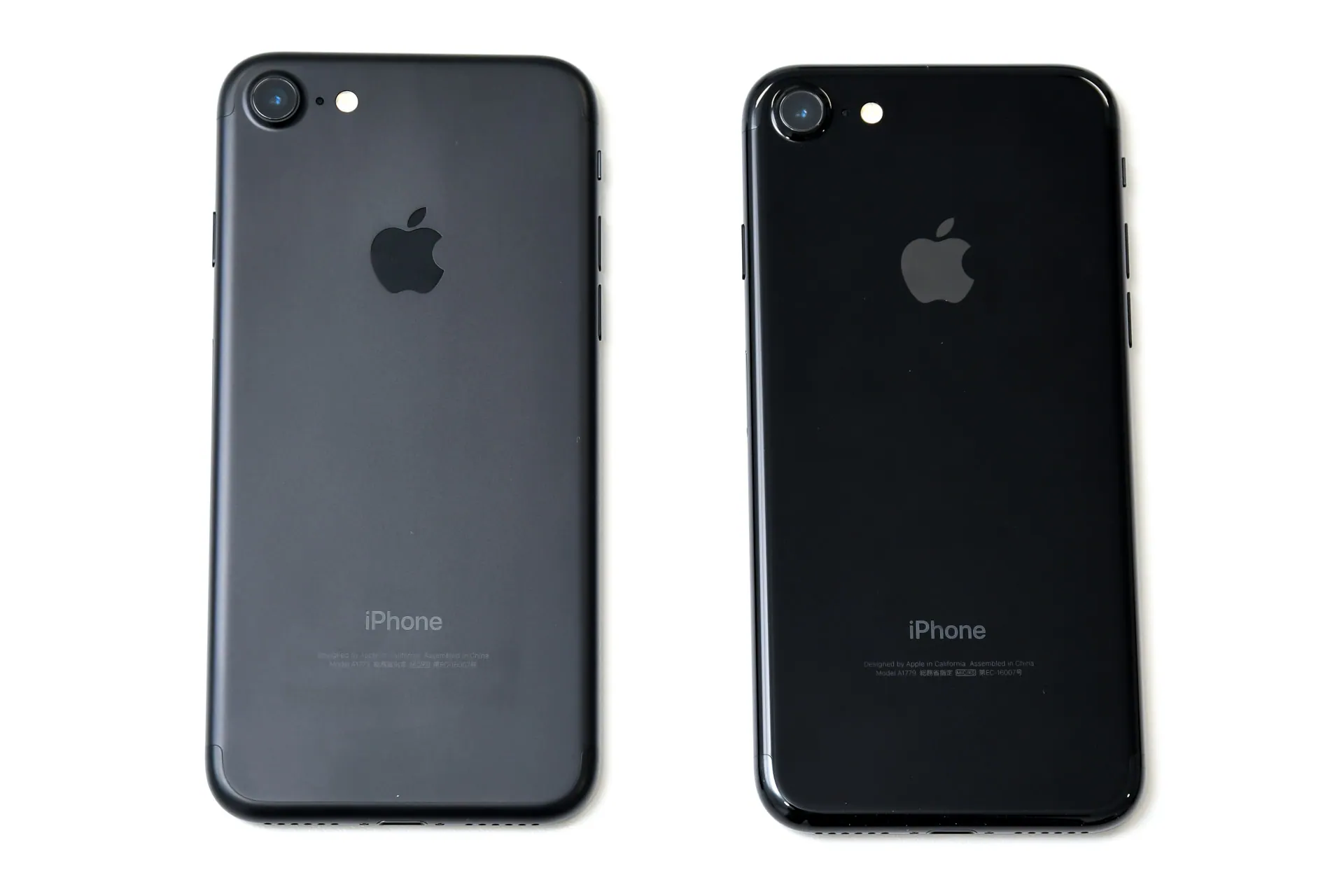 iPhone 7 ブラック / ジェットブラック 外観比較 | でこにく