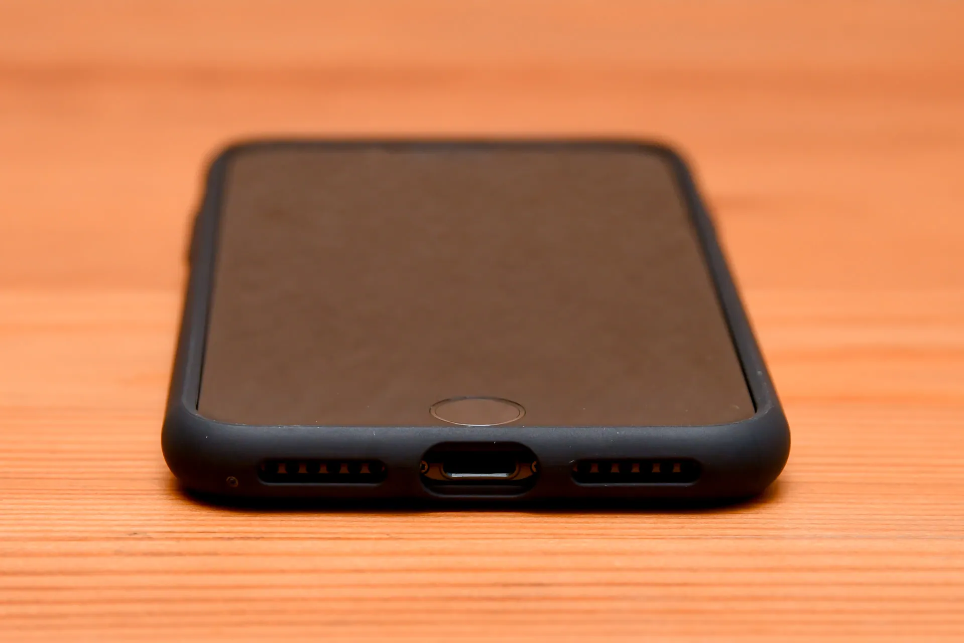 spigen-riquid-armor-iphone-7_10