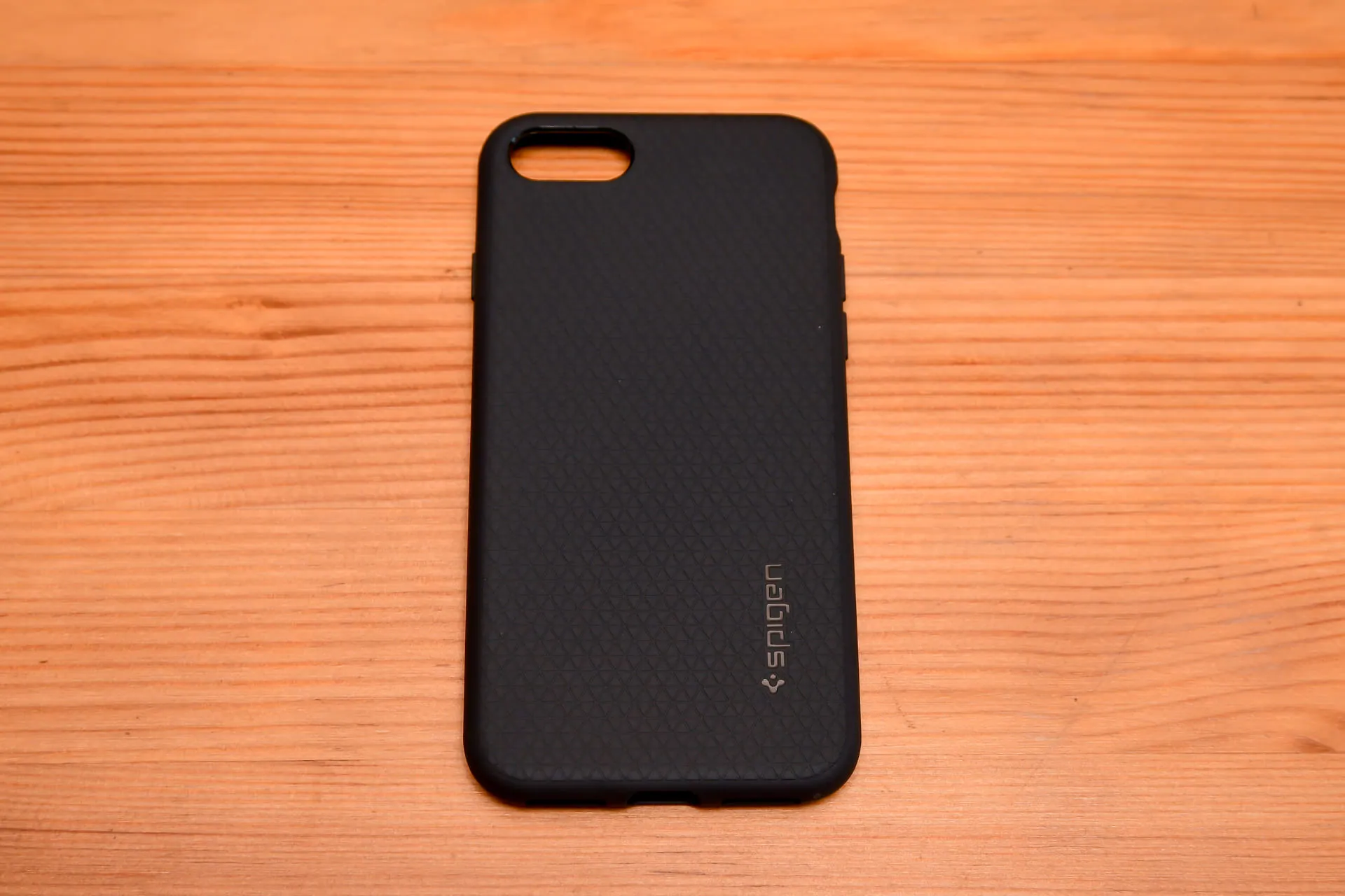 spigen-riquid-armor-iphone-7_2