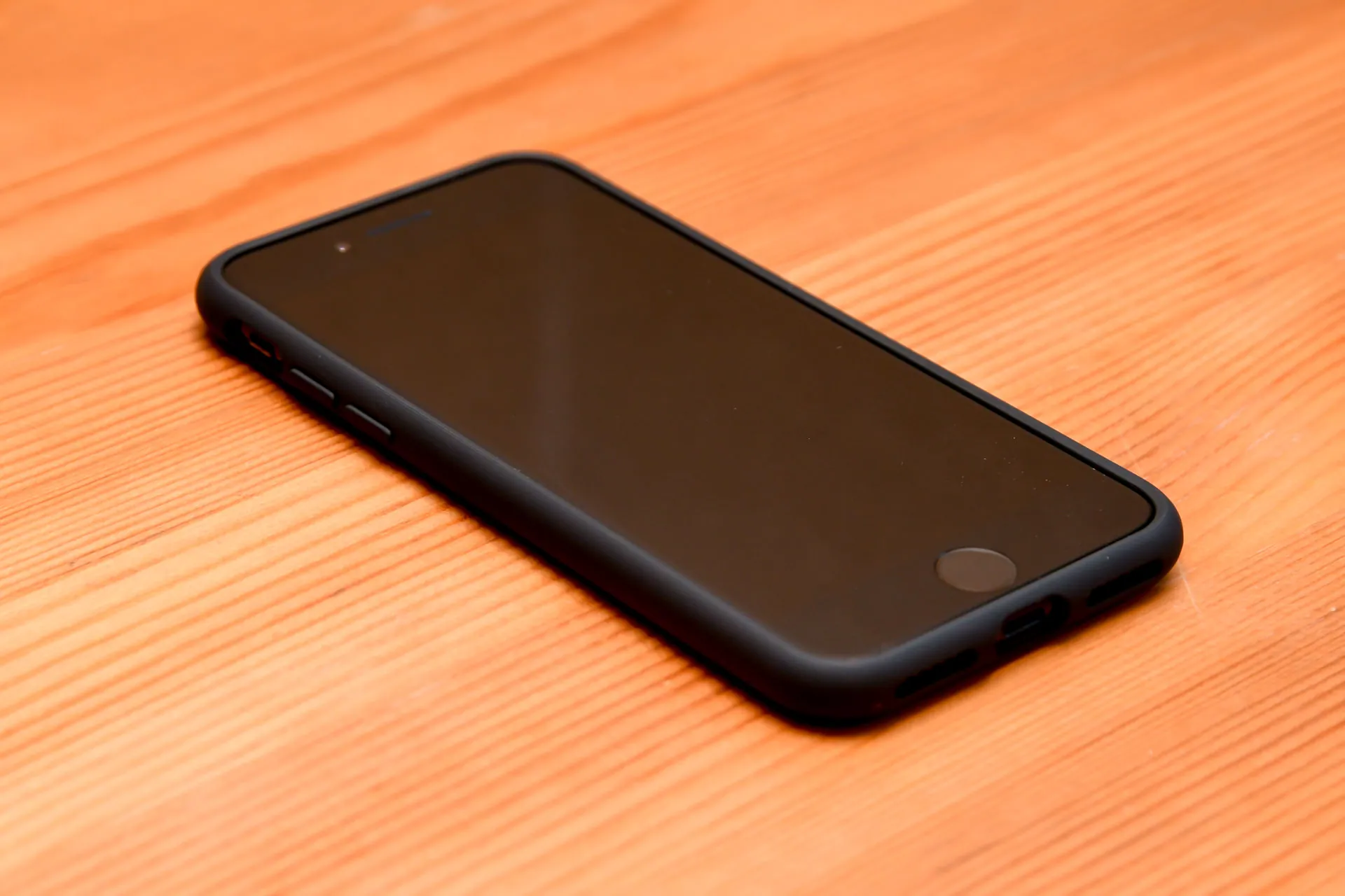 spigen-riquid-armor-iphone-7_5