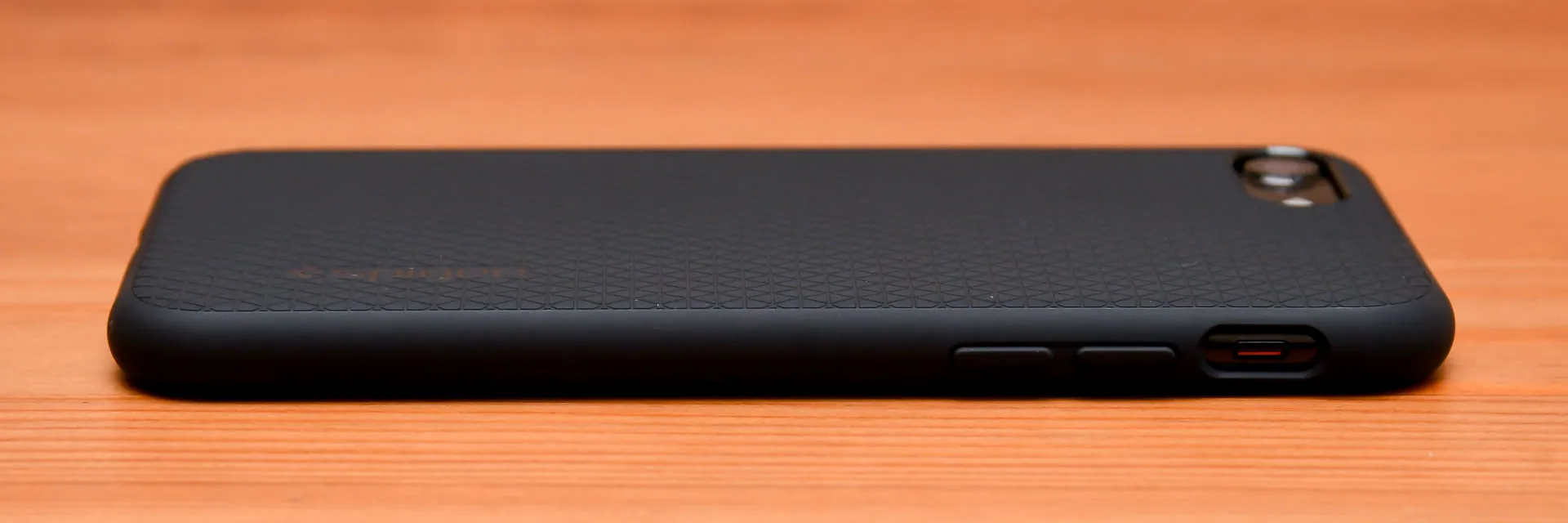 spigen-riquid-armor-iphone-7_8