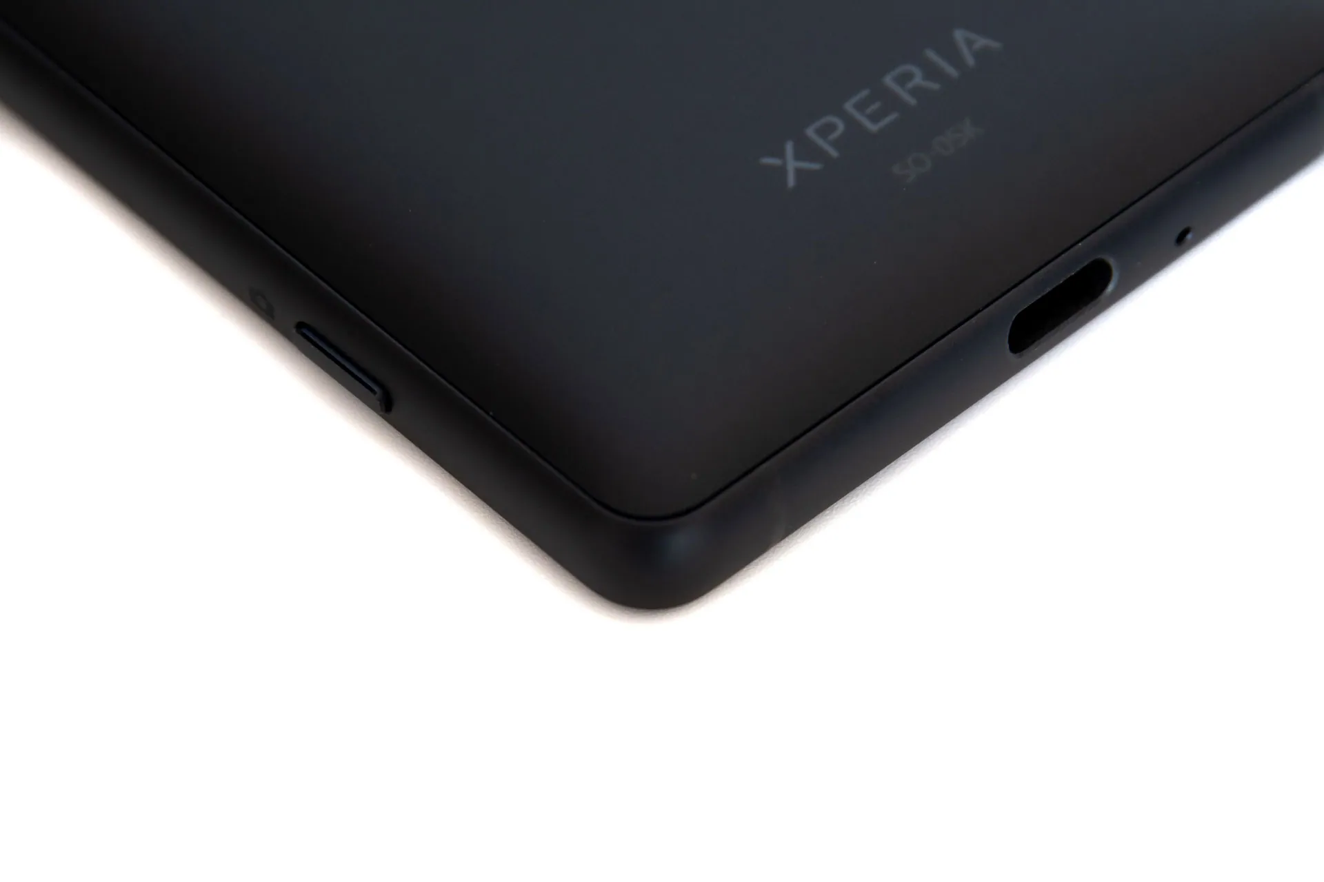 Xperia XZ2 Compact SO-05K デザイン 角部分