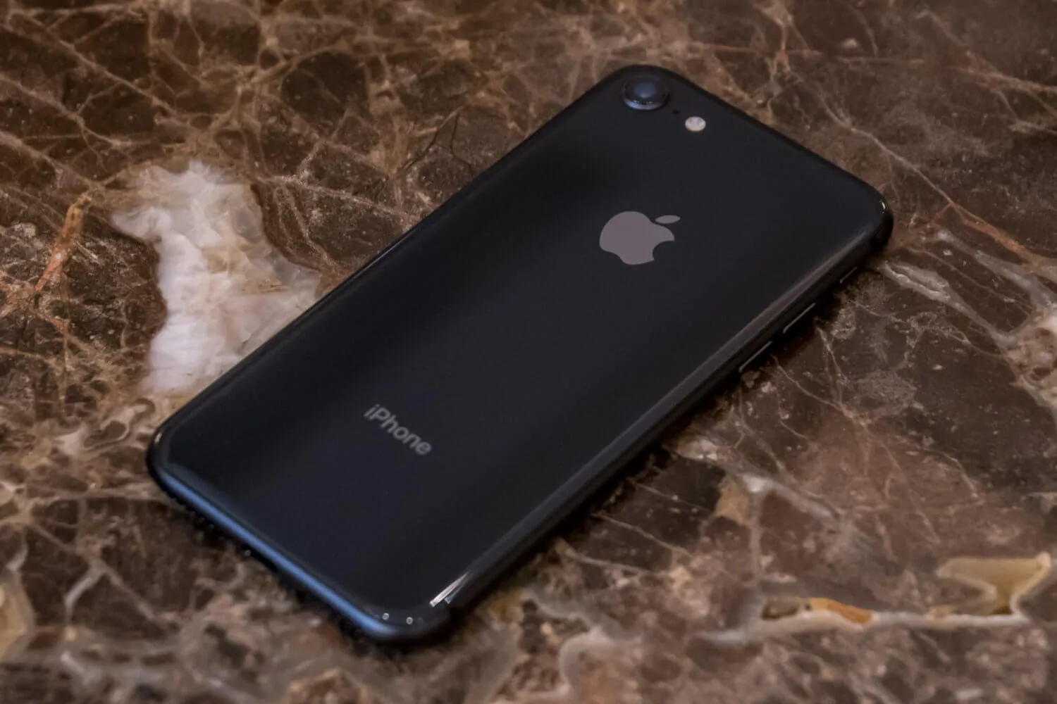 ドコモ iPhone 8
