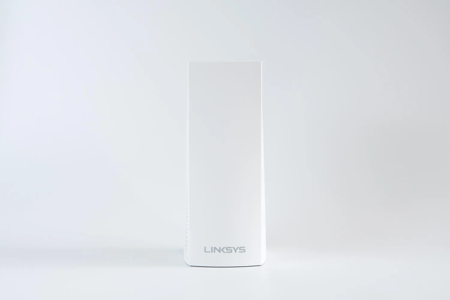 メッシュWi-Fiルーター「Velop」トライバンド 正面