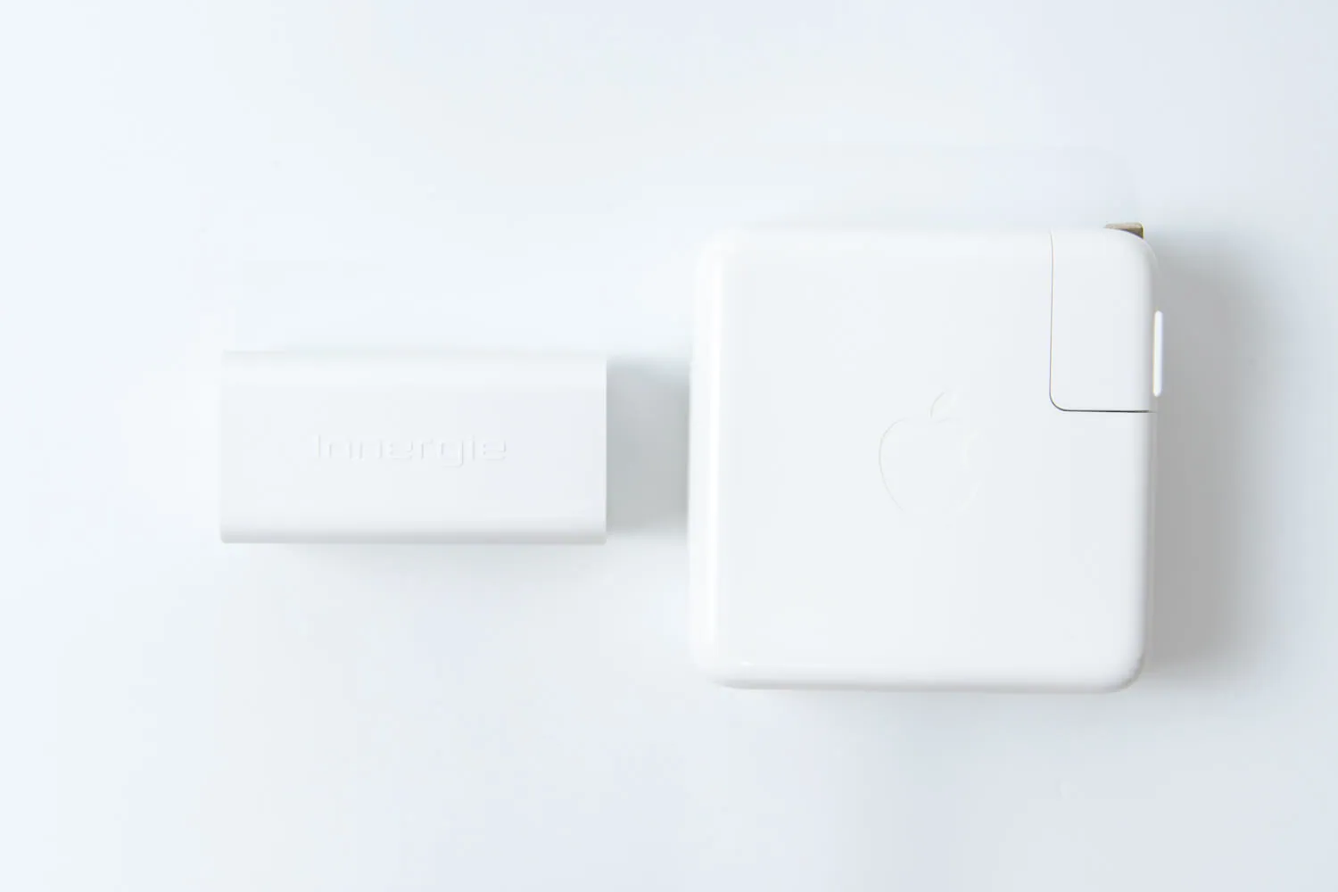 Innergie PowerGear 60C と Apple 61W充電器を比較