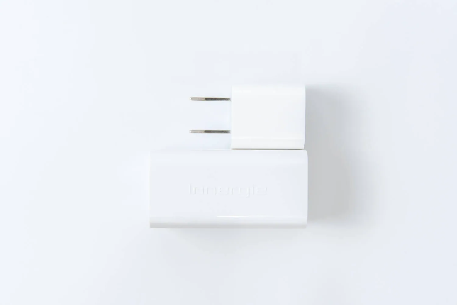 Innergie PowerGear 60C と iPhoneの充電器を比較