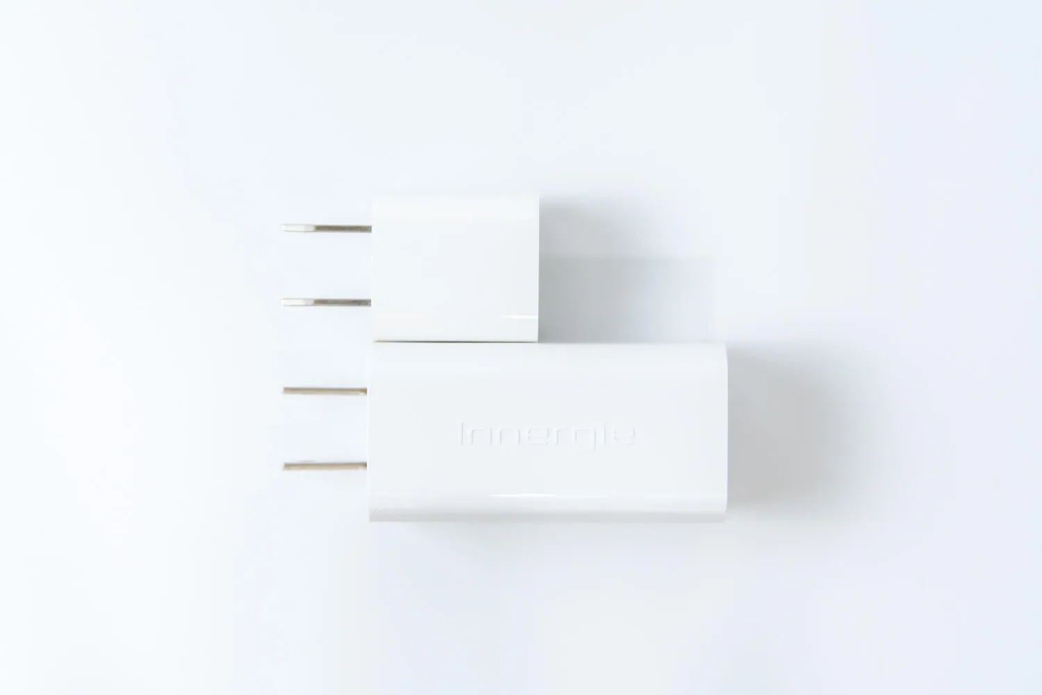 Innergie PowerGear 60C と iPhoneの充電器を比較