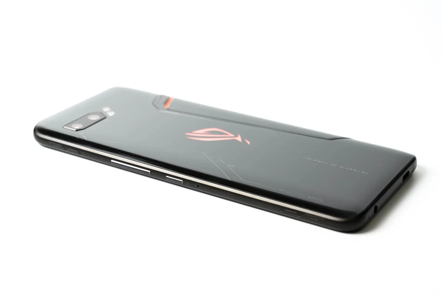 ROG Phone II サイドにボリュームボタンと電源ボタン