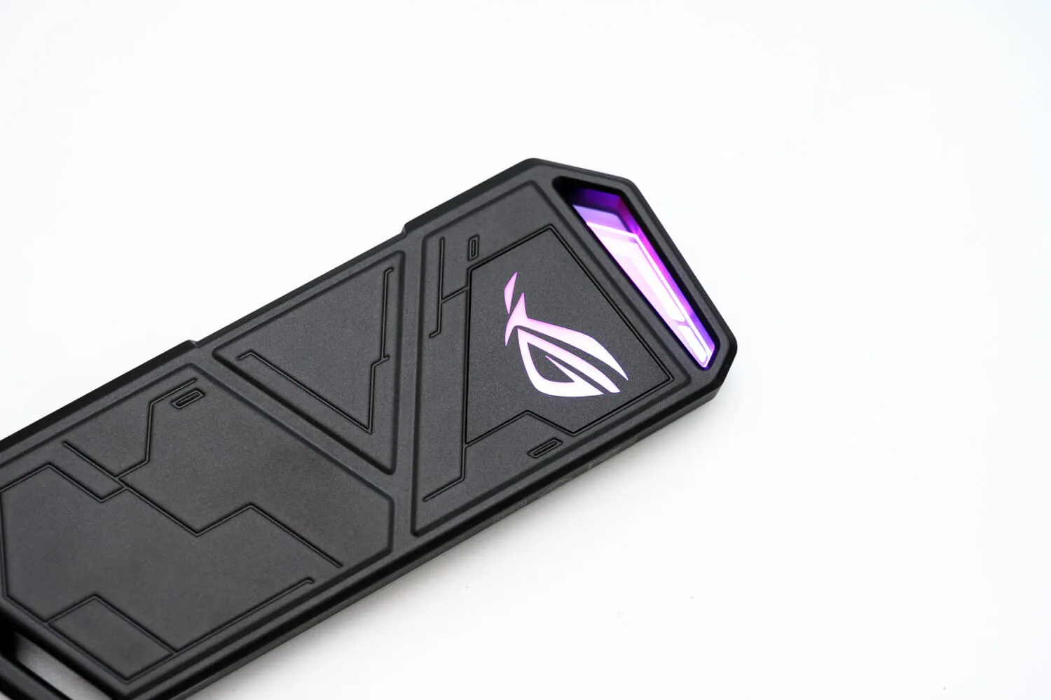 ASUS ROG Strix ArionはAura Syncで光る
