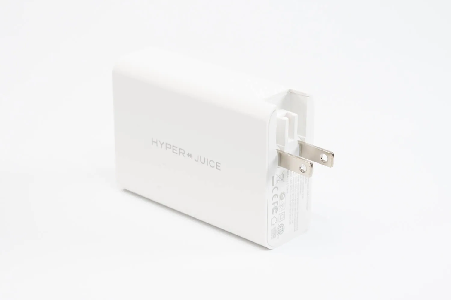HyperJuice USB充電器のプラグは折りたたみ式
