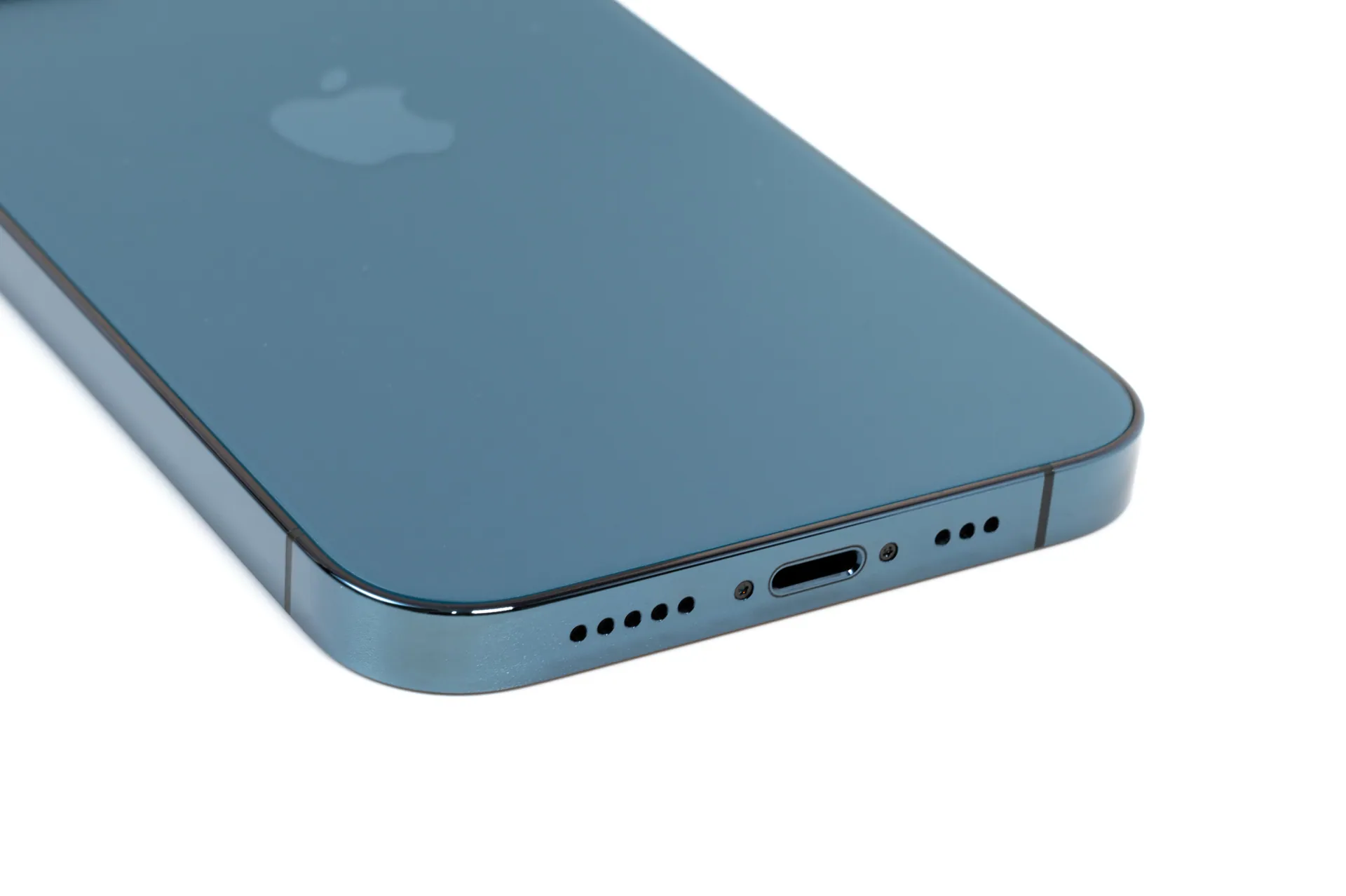 iPhone 12 Pro パシフィックブルー のLightningポート