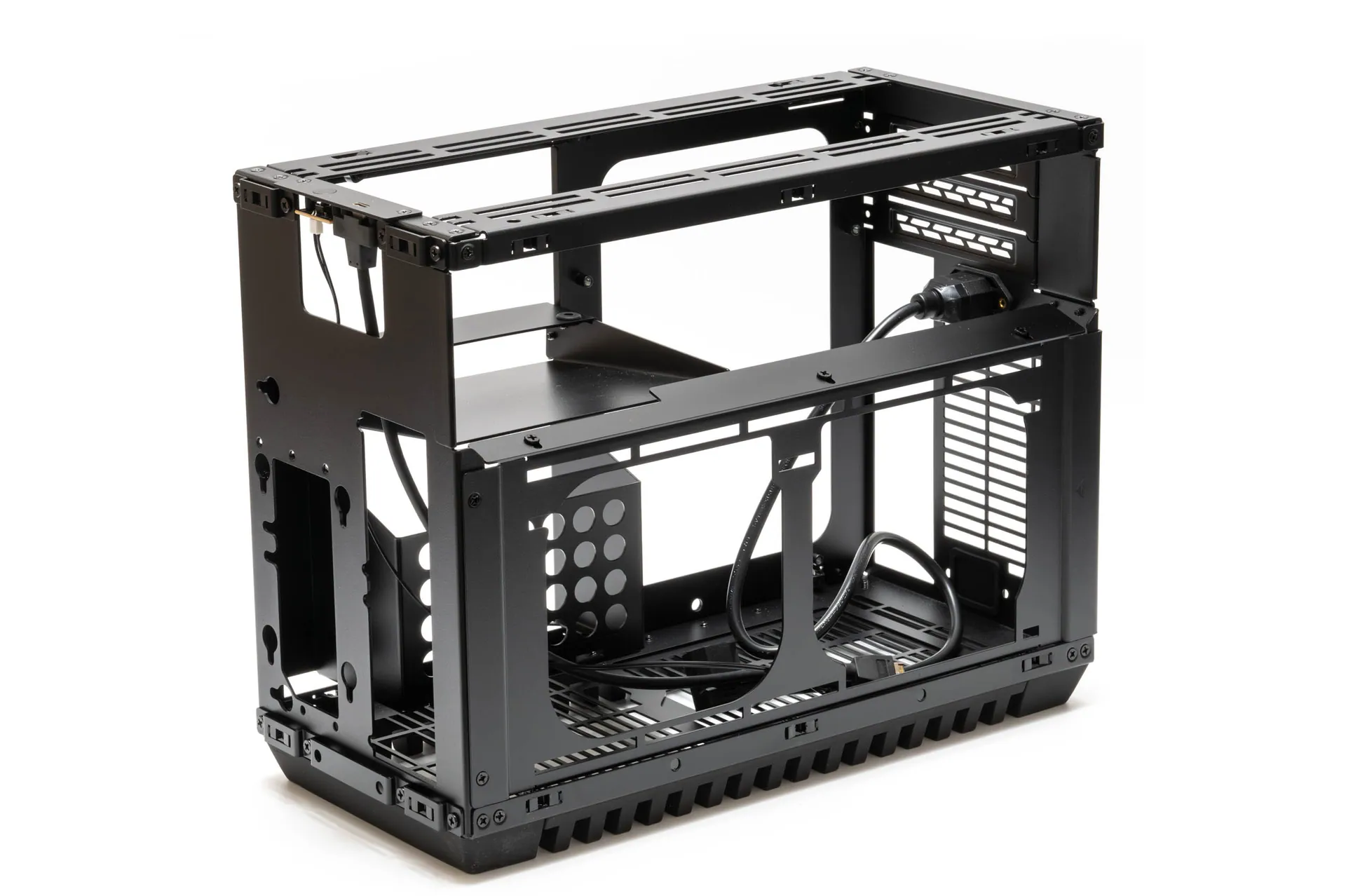 DAN Cases C4-SFXで組むコンパクトなゲーミングPC｜ビルド編 | でこにく