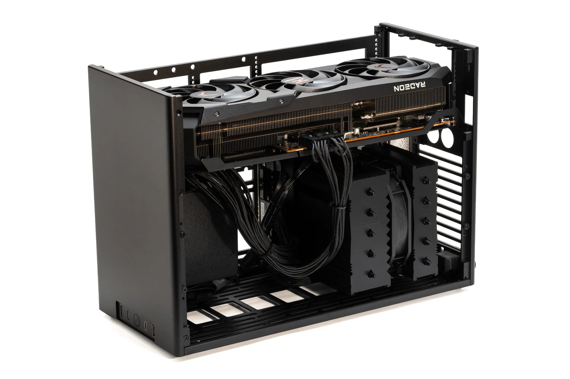 NCASE M2で組む小型ゲーミングPC｜ビルド編 | でこにく