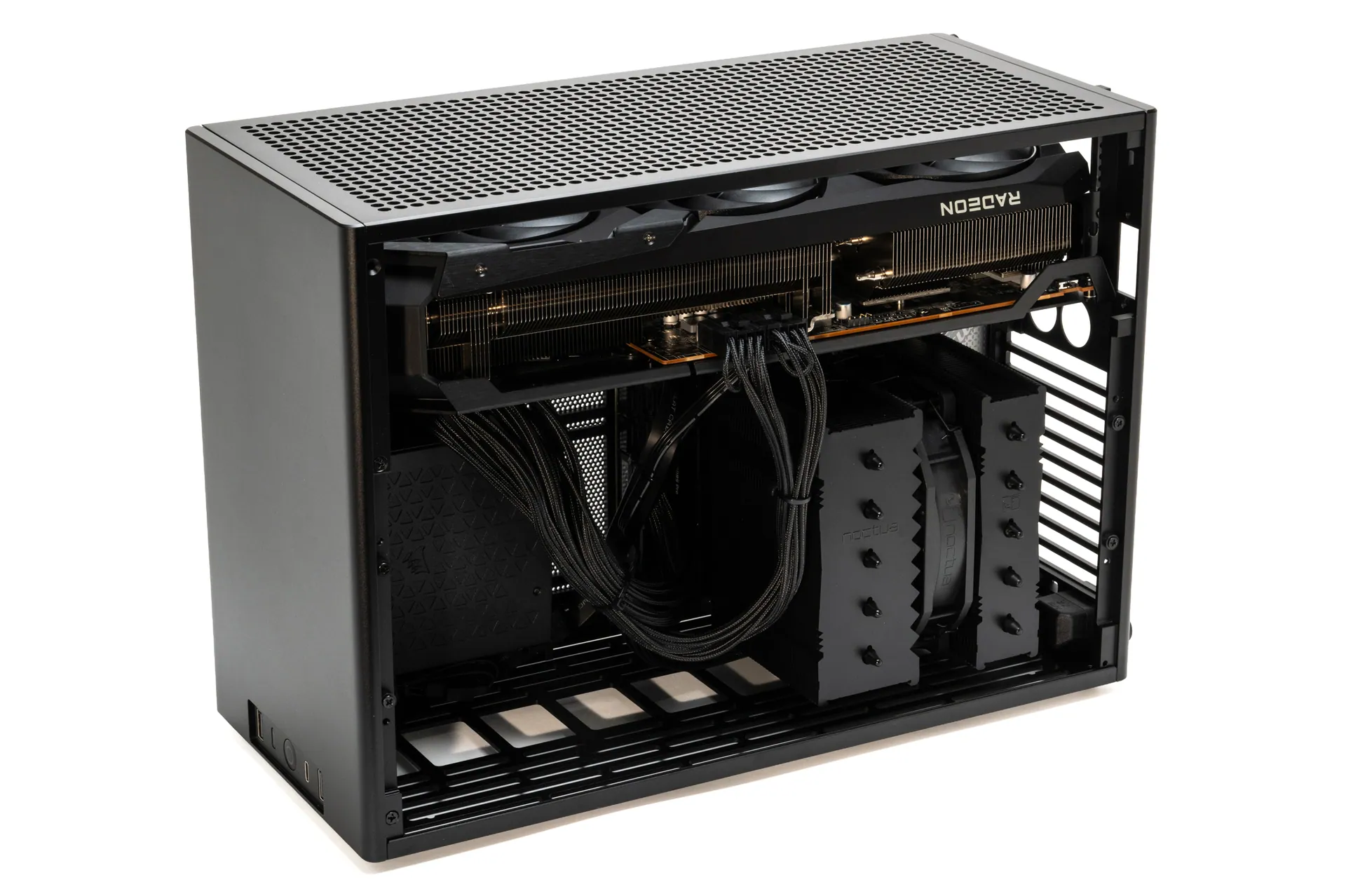 NCASE M2で組む小型ゲーミングPC｜ビルド編 | でこにく